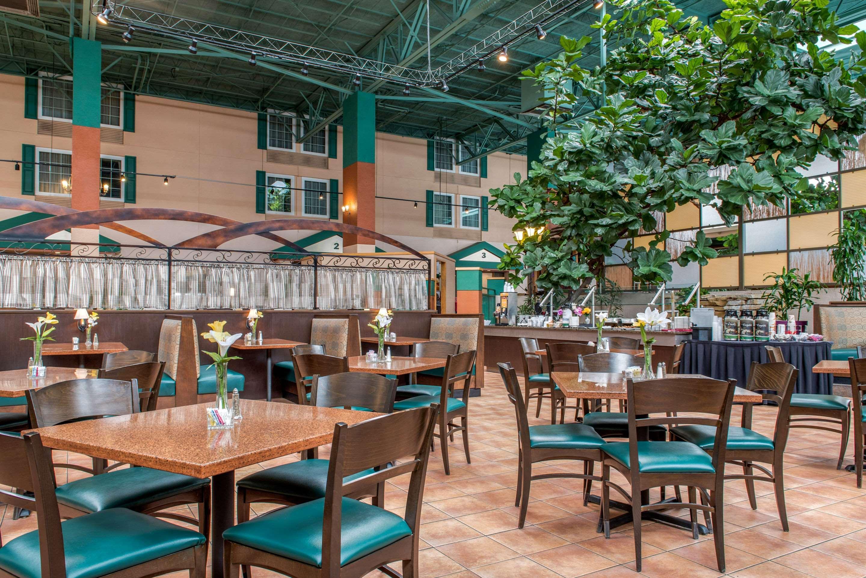Quality Hotel Conference Center Cincinnati Blue Ash Esterno foto